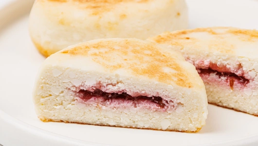 Сырники с малиновой начинкой Сырники с малиновой начинкой