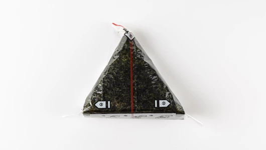 Онигири с форелью и творожным сыром