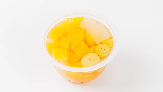 Коктейль фруктов в сиропе в стакане ( персик, груша, ананас, виноград) Коктейль фруктов в сиропе в стакане ( персик, груша, ананас, виноград)
