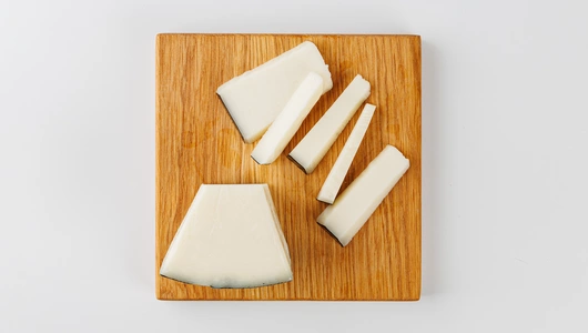 Сыр полутвердый из козьего молока "Каприно Романо"