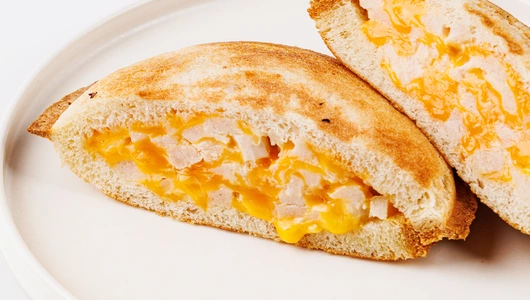 Покет-сэндвич с ветчиной и сыром Чеддер