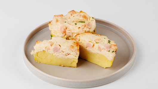 Картофель запеченный с ветчиной куриной под сыром Картофель запеченный с ветчиной куриной под сыром