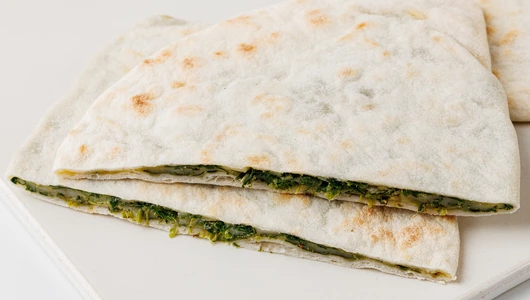 Лепешка с&nbsp;зеленью и&nbsp;сыром, 2 шт