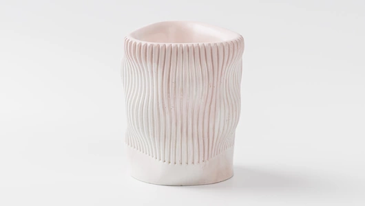 Стакан "Мятый" из бетона, цвет розовый мрамор