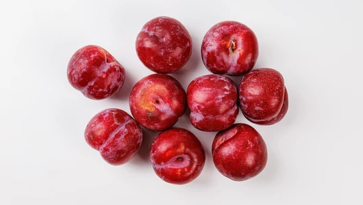 Слива красная