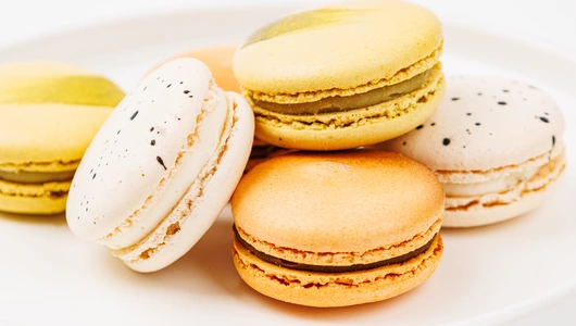 Набор пирожных макарон "Ваниль, фисташка, соленая карамель" 6 шт, кафе Набор пирожных макарон "Ваниль, фисташка, соленая карамель" 6 шт, кафе