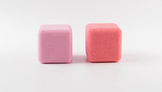 Набор бурлящих кубиков для ванн с морской солью "Черри-гранат и лотос-кензоки", 2шт.