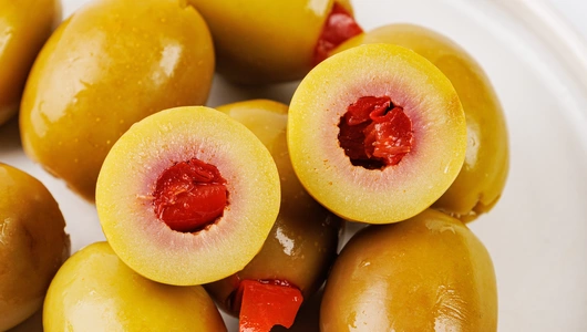 Оливки зеленые фаршированные красным перцем, 120 г Оливки зеленые фаршированные красным перцем, 120 г