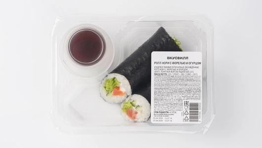 Ролл нори с форелью и огурцом