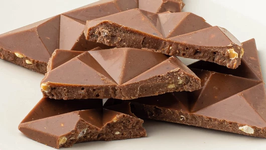 Шоколад молочный с солёным арахисом и карамелью