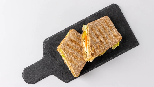 Чиабатта ржаная с индейкой и соусом песто ФК Чиабатта ржаная с индейкой и соусом песто ФК