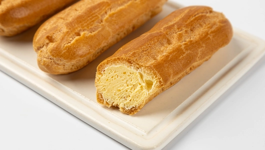 Пирожное заварное с рикоттой и манго-маракуйя