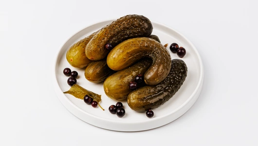 Огурцы соленые со смородиной Огурцы соленые со смородиной