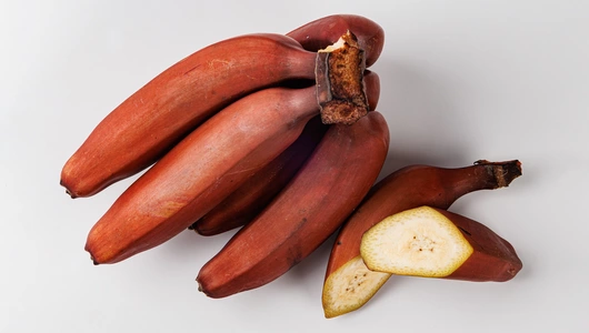 Банан красный