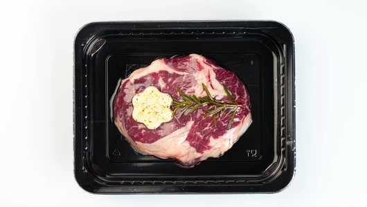 Стейк Рибай из говядины с пряным маслом