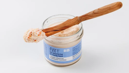 Риет из форели и горбуши с сыром "Риккота" и вялеными томатами, 100 г