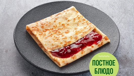 Блинчик постный с вишнёвым вареньем