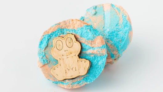 Бомбочка для ванны с игрушкой