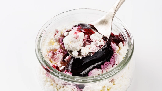 Творог рассыпчатый "Черника-голубика" 4%