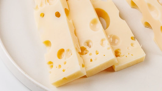 Сыр полутвердый "Маасдам" высокобелковый