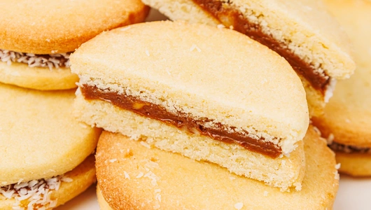 Печенье "Сэндвич" со сгущенкой и арахисом