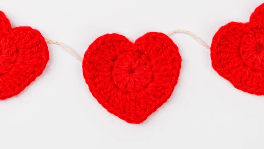 Гирлянда вязаная "Сердечки"