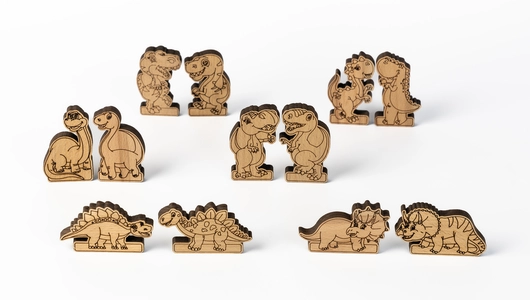 Набор с шоколадом молочным и подарком "Динозаврики"