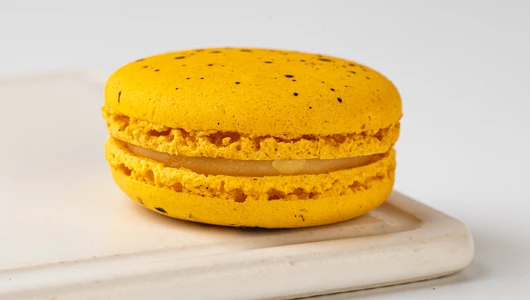 Макарон "Манго и маракуйя", кафе