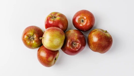 Яблоко летнее красное Яблоко летнее красное