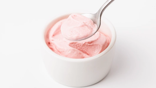 Мороженое сливочное "Клубника со сливками" дой-пак, 90 г