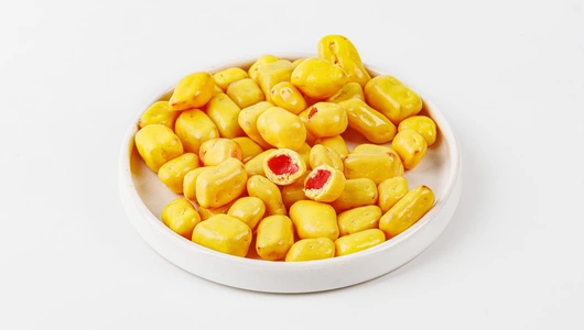 Конфеты со вкусом "Клубника-банан" в белом шок.