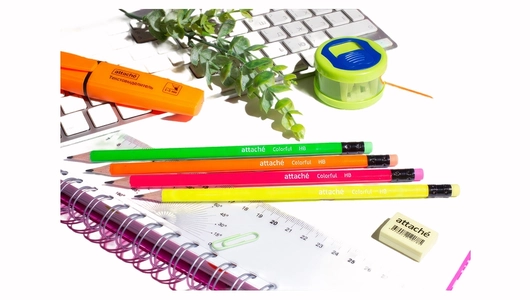 Карандаш чернографитный Attache Colorful HB с ластиком заточенный 1 шт