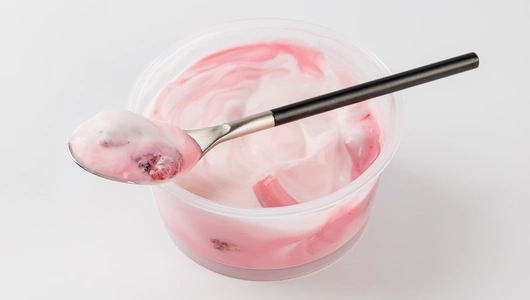 Йогурт сливочный со свежей малиной 5%