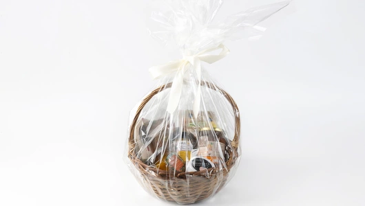 Набор "Витаминно-десертный" в корзине, малый