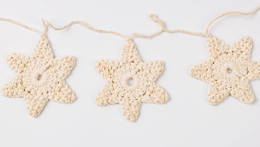 Гирлянда вязаная "Снежинки" Гирлянда вязаная "Снежинки"