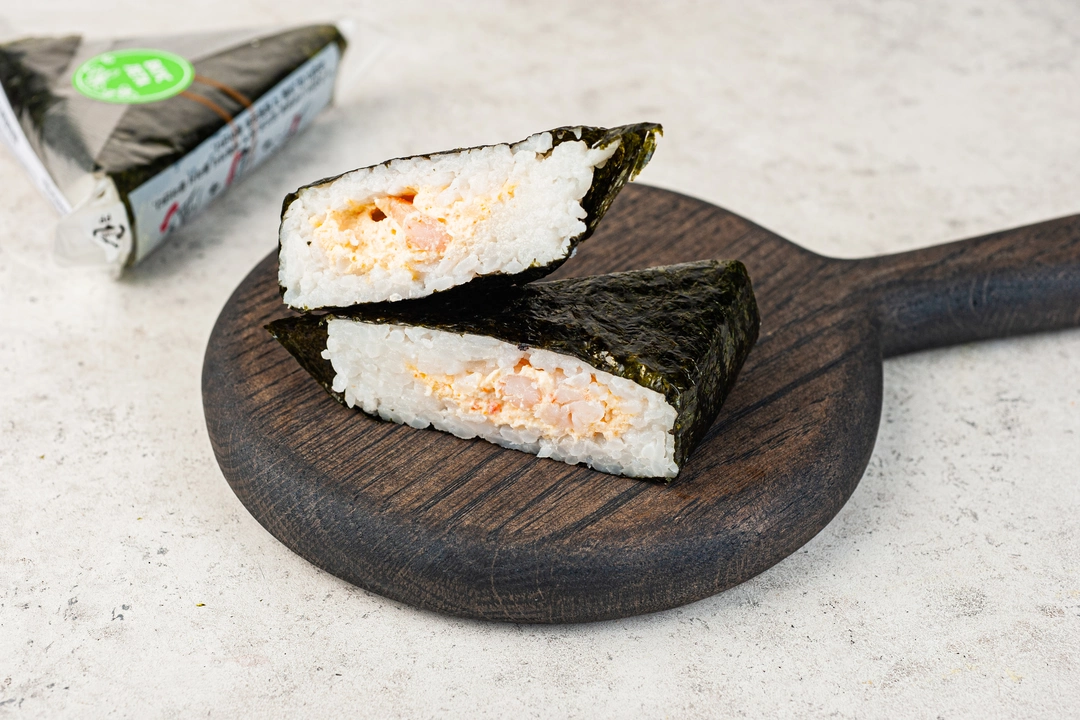 Онигири с креветкой с бесплатной доставкой на дом из «ВкусВилл ...