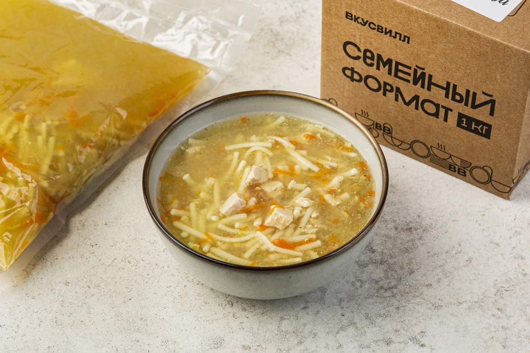 Суп «Куриный» с домашней лапшой, 1 кг с бесплатной доставкой на дом из  «ВкусВилл» | Москва и вся Россия