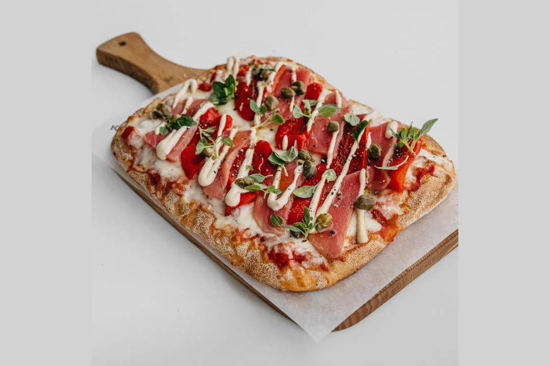 Пицца с тунцом и бочковыми огурцами рецепт – Итальянская кухня: Паста и пицца. «Еда»