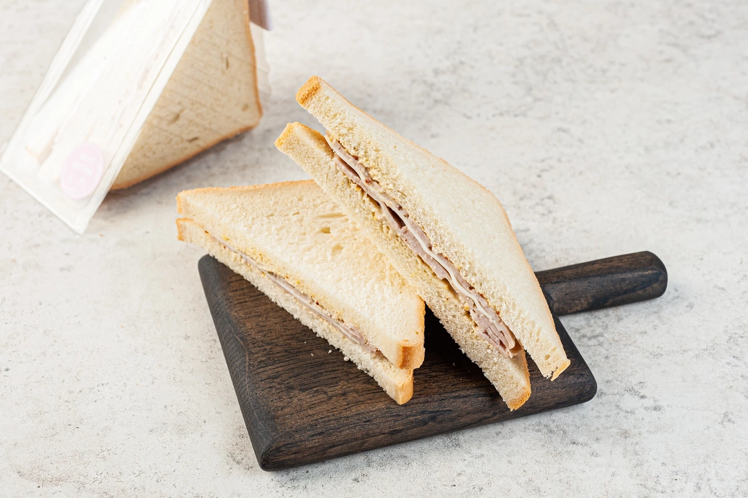 Компоненты и калорийность бутерброда с маслом и сыром