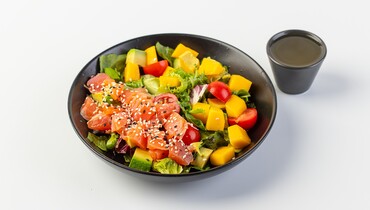 Изображение товара Салат с манго и лососем от ВкусВилла