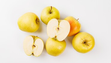 Изображение товара Яблоко Гольден Медовый бочок - сладкое и сочное фруктовое решение