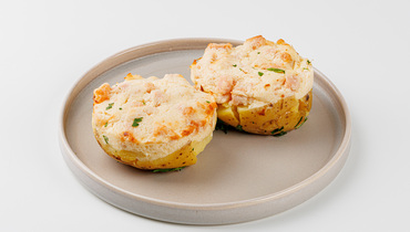 Изображение товара Картофель запеченный с ветчиной куриной под сыром