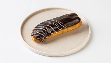 Изображение товара Эклер с шоколадным заварным кремом классический французский десерт 50 г