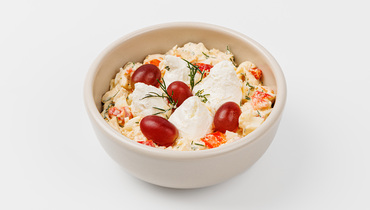 Изображение товара Салат с курицей Фета и виноградом 180 г ВкусВилл