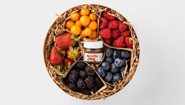 Изображение товара Ягодный набор Сладкий дуэт с шоколадной пастой Nutella свежие ягоды Россия