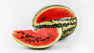 Изображение товара Арбуз Берёзка позднего созревания с ярко-розовой мякотью и крапчатой коркой