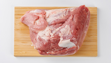 Изображение товара Окорок свиной бескостный охл 1 кг - ВкусВилл