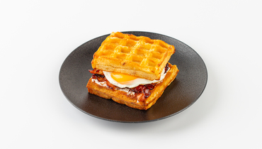 Изображение товара Картофельная вафля с беконом и яйцом ВкусВилл - сытное блюдо для завтрака