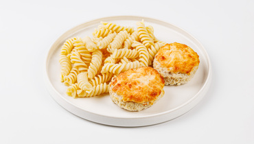 Изображение товара Котлеты куриные запеченные под сыром с пастой фузилли