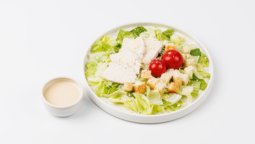 Изображение товара Салат Цезарь с курицей и соусом Цезарь, 180 г